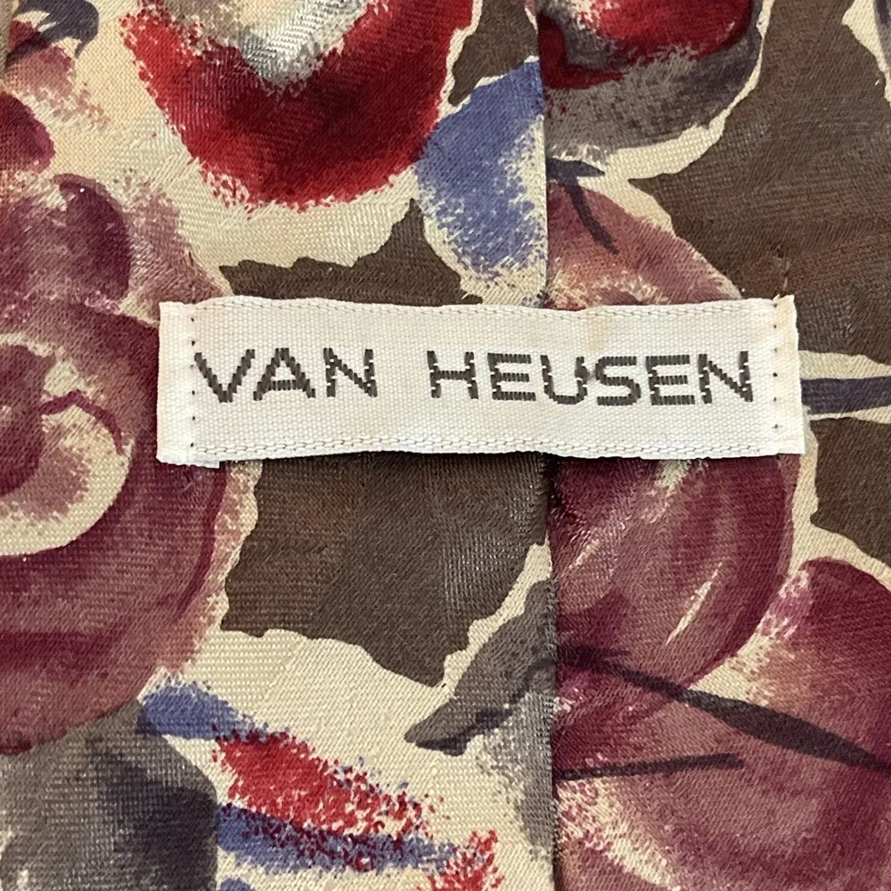 Vintage Van Heusen Muted Pinks, Greens,‎ & Blue Mens Necktie Abstract Roses Silk